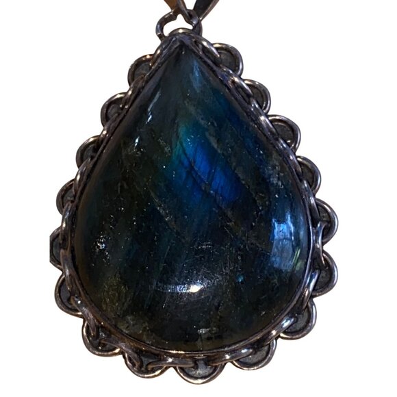 Teardrop Labradorite Pendant With Intricate Metal Setting - Picture 2 of 11